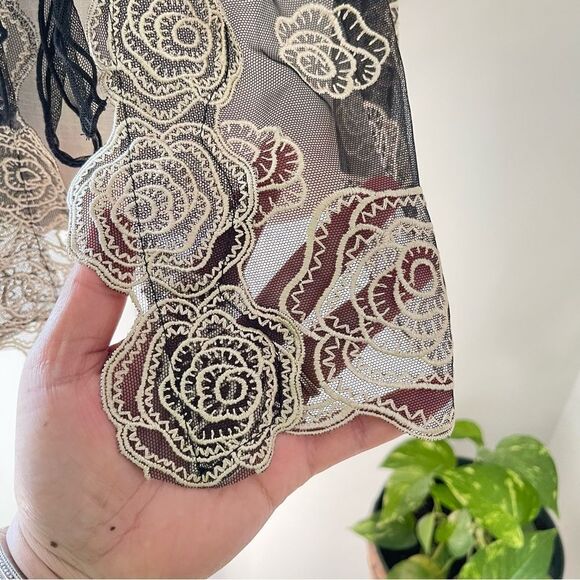 Anna Sui black Mesh embroidered ruffle top size 8 preowned RARE cottagecore - Picture 4 of 9